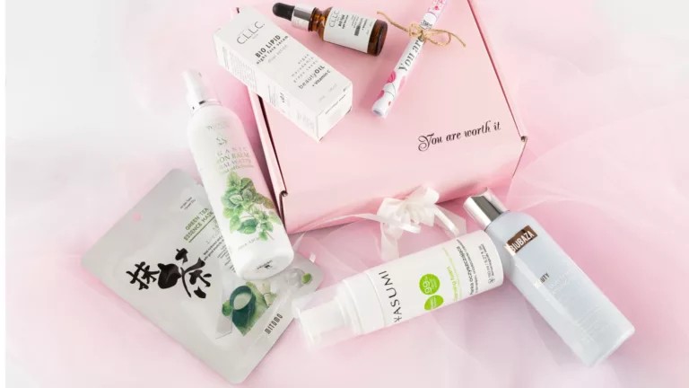 Bio Melissenblütenwasser (Zitronenmelisse) in der „You Are Worth It“-Box für April